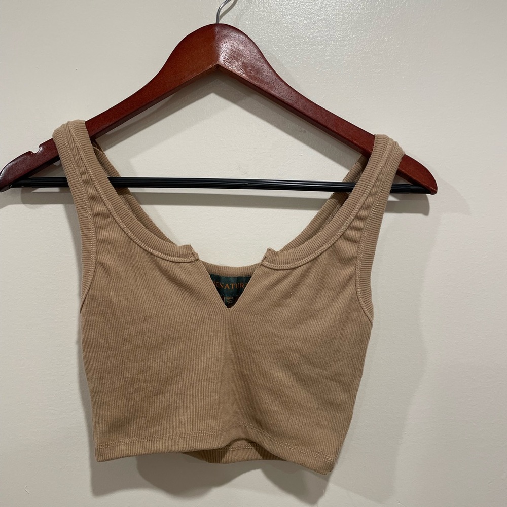 Signature crop tank